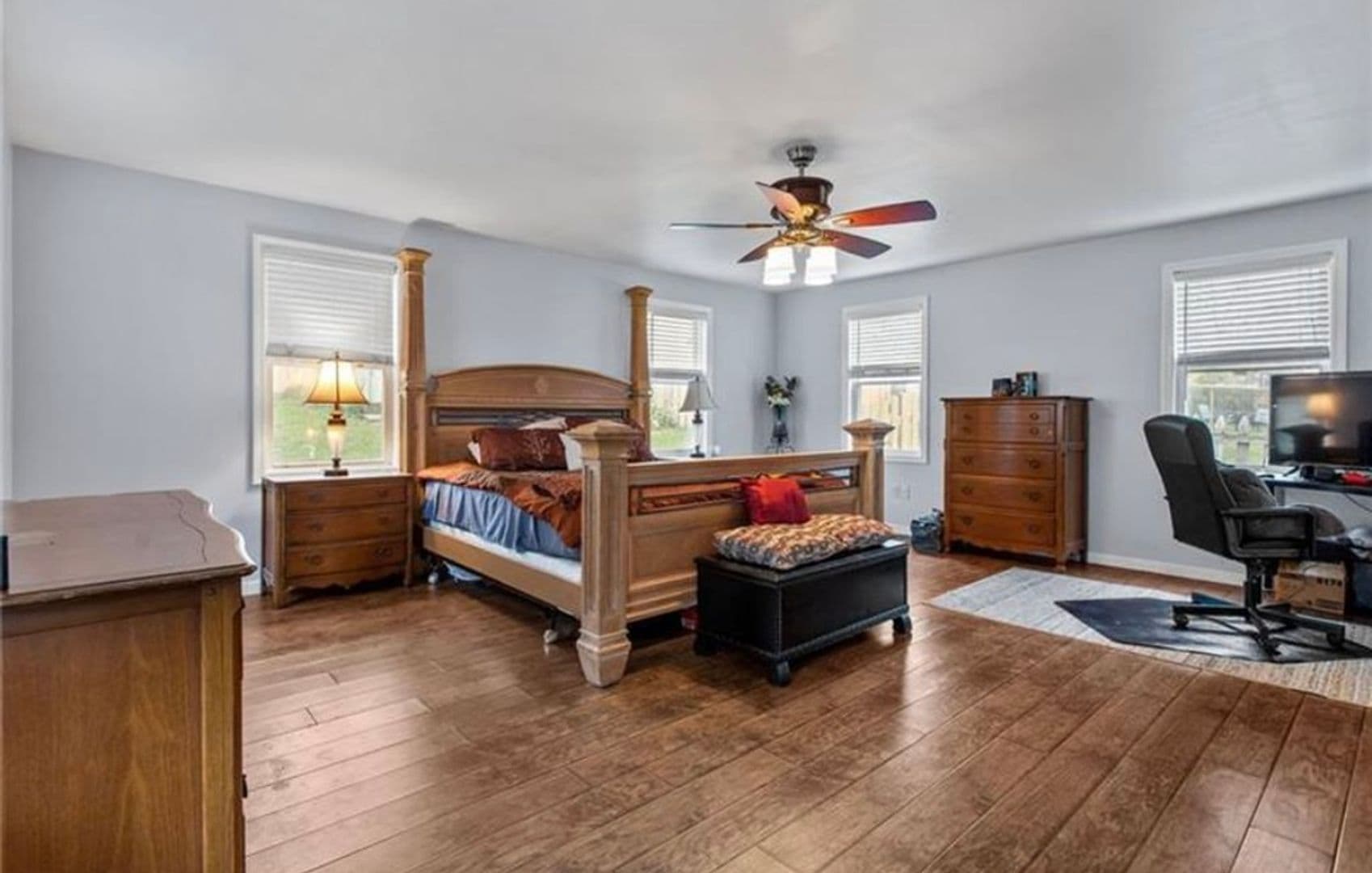 Pittsburgh House: 204 Superior Ave