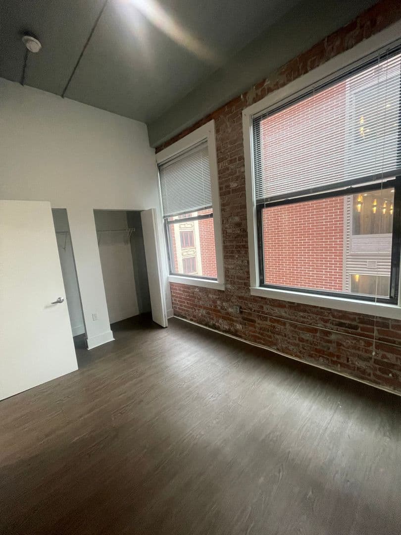 Pittsburgh Apartment: 436 First Ave