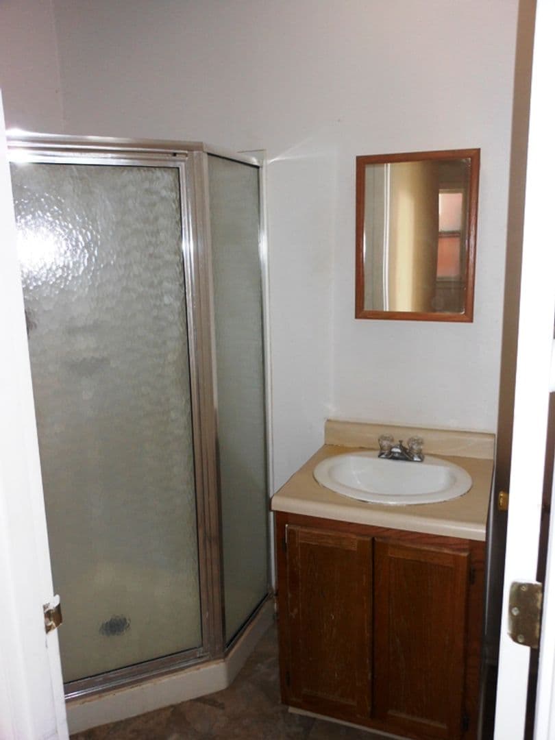Pittsburgh Apartment: 354 N Craig Street