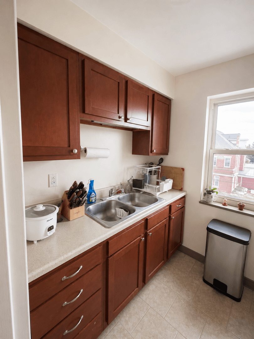 White Oak Apartment: 1101 Fawcett Ave