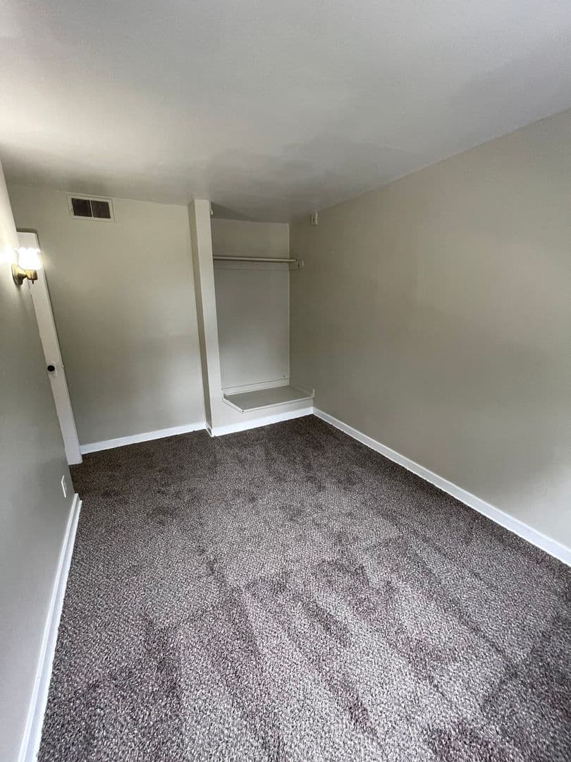 Coraopolis Apartment: 422-426 Cedar Drive