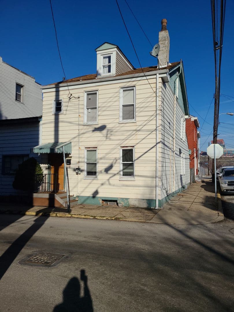 Pittsburgh House: 1325 Bingham St