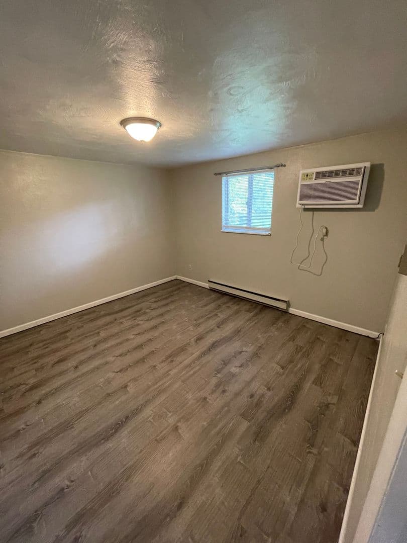 Cheswick Apartment: 1-12 Locust Hill Dr