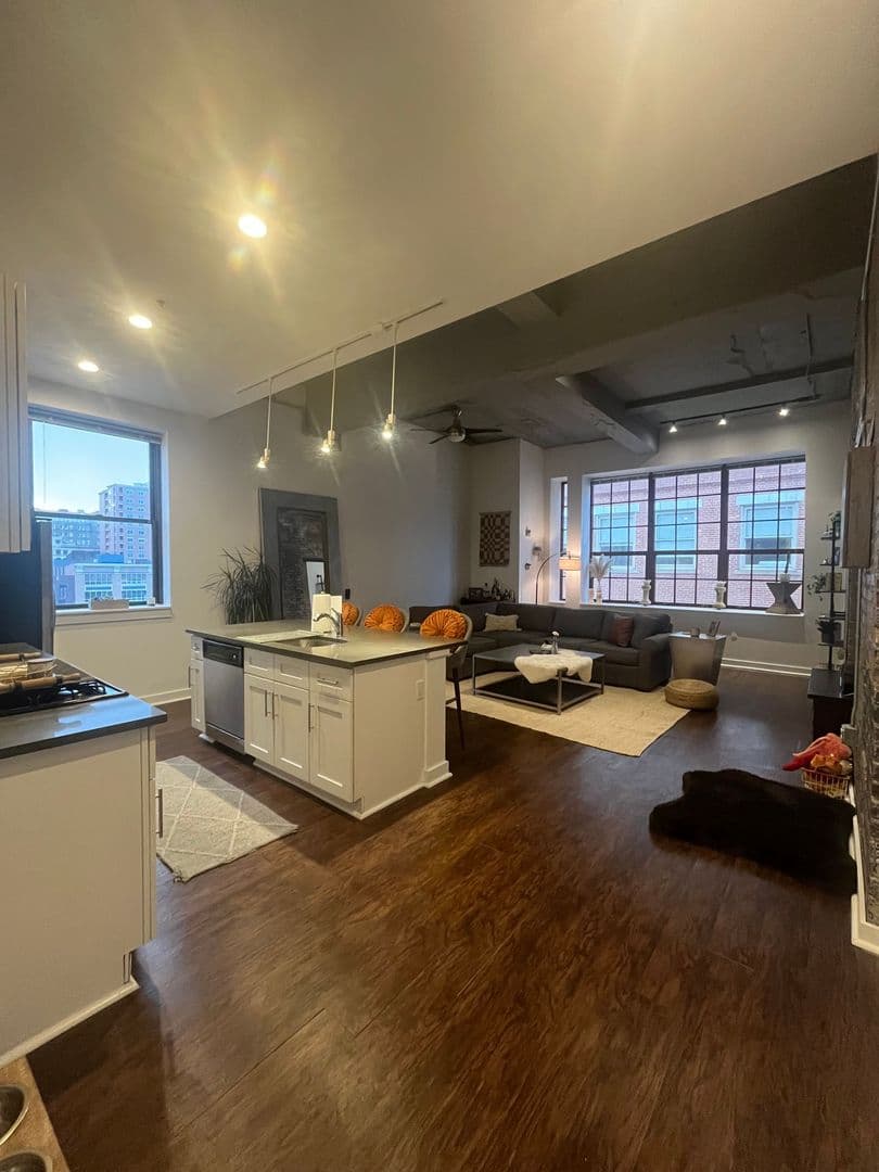 Pittsburgh Apartment: 909 Penn Ave