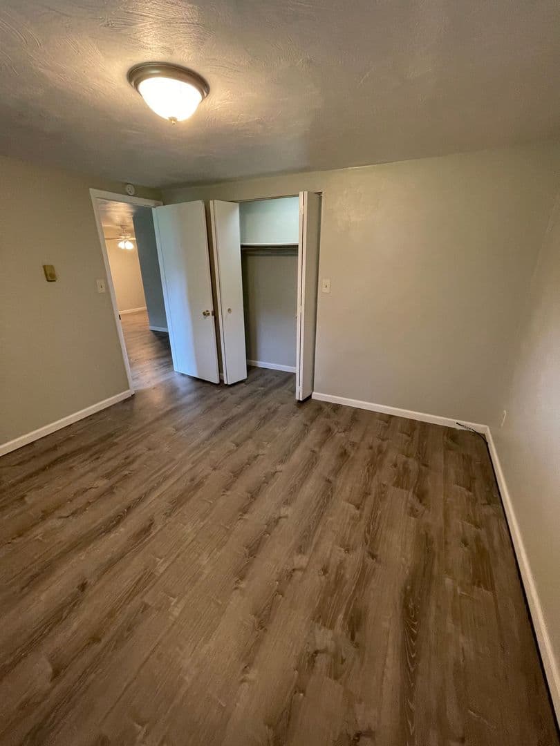 Cheswick Apartment: 1-12 Locust Hill Dr