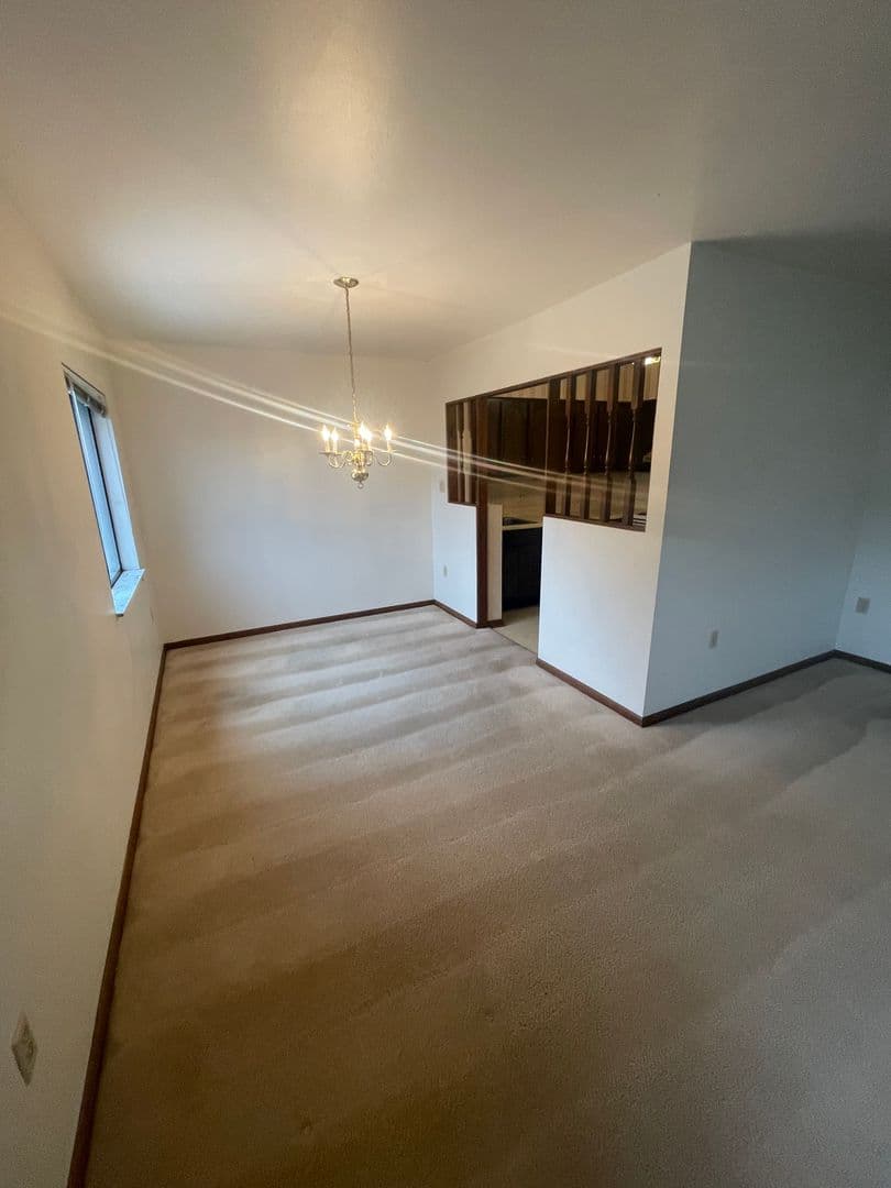 Carnegie Apartment: 815 Charles Street