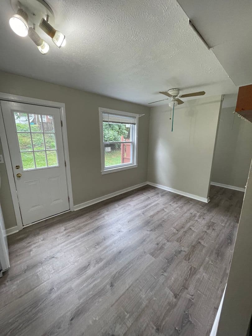 Coraopolis Apartment: 133 -139 Delaware Drive