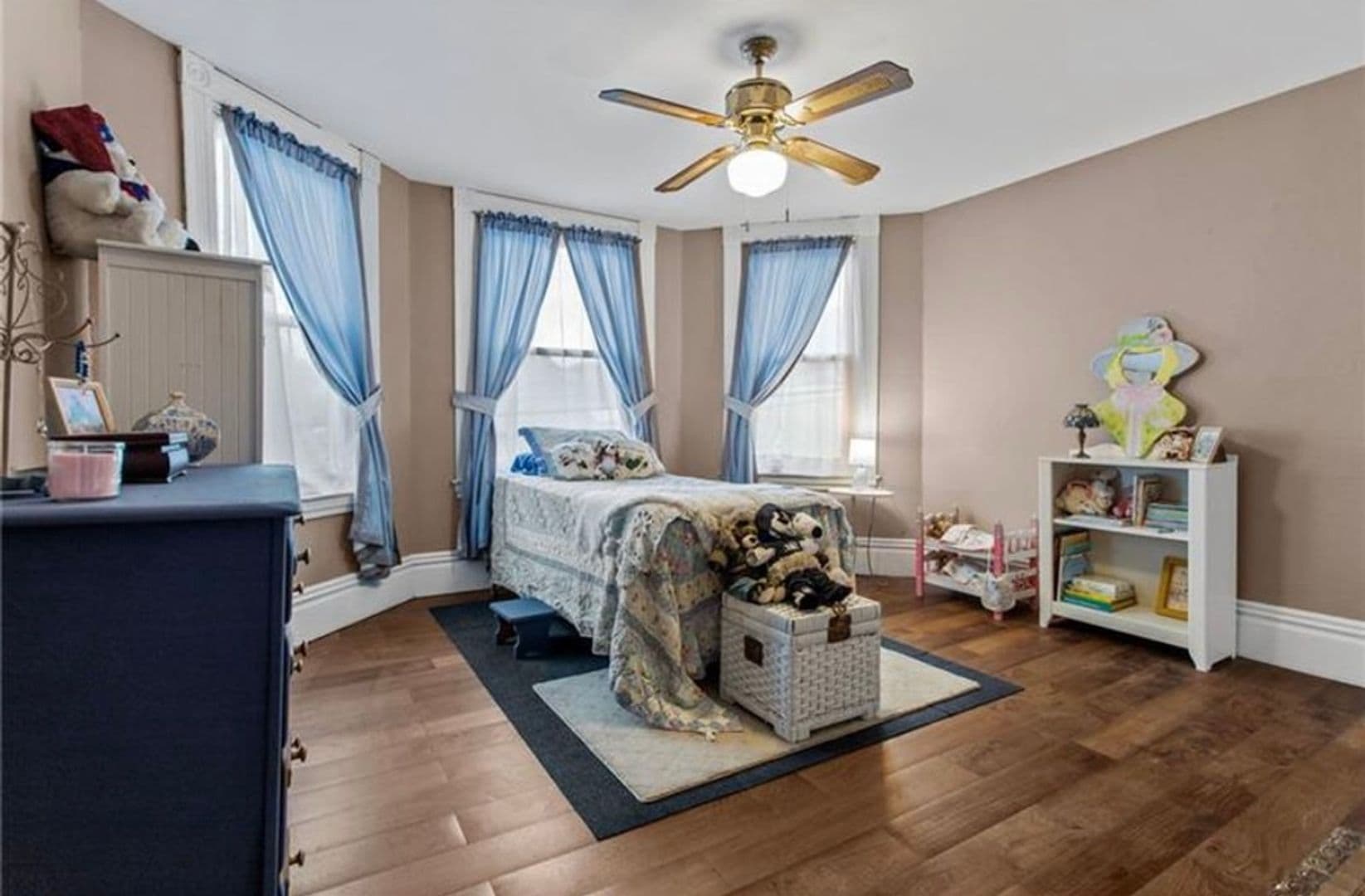 Pittsburgh House: 204 Superior Ave