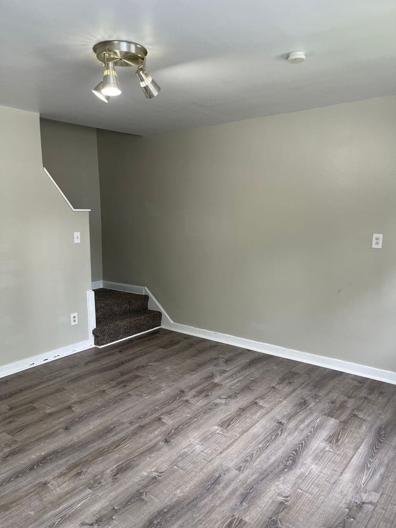 Coraopolis Apartment: 422-426 Cedar Drive