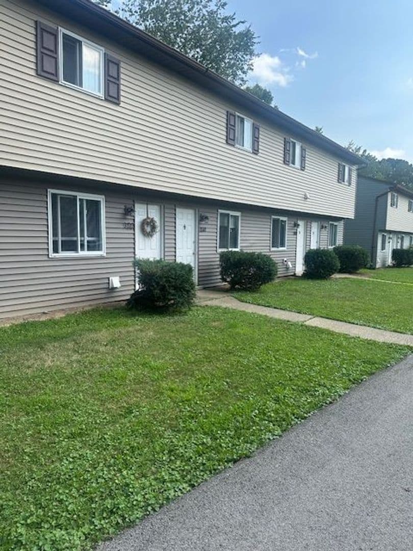 Cheswick Apartment: 101-402 Locust Hill Road