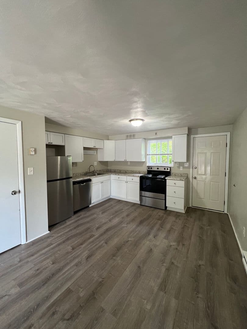 Cheswick Apartment: 101-402 Locust Hill Road