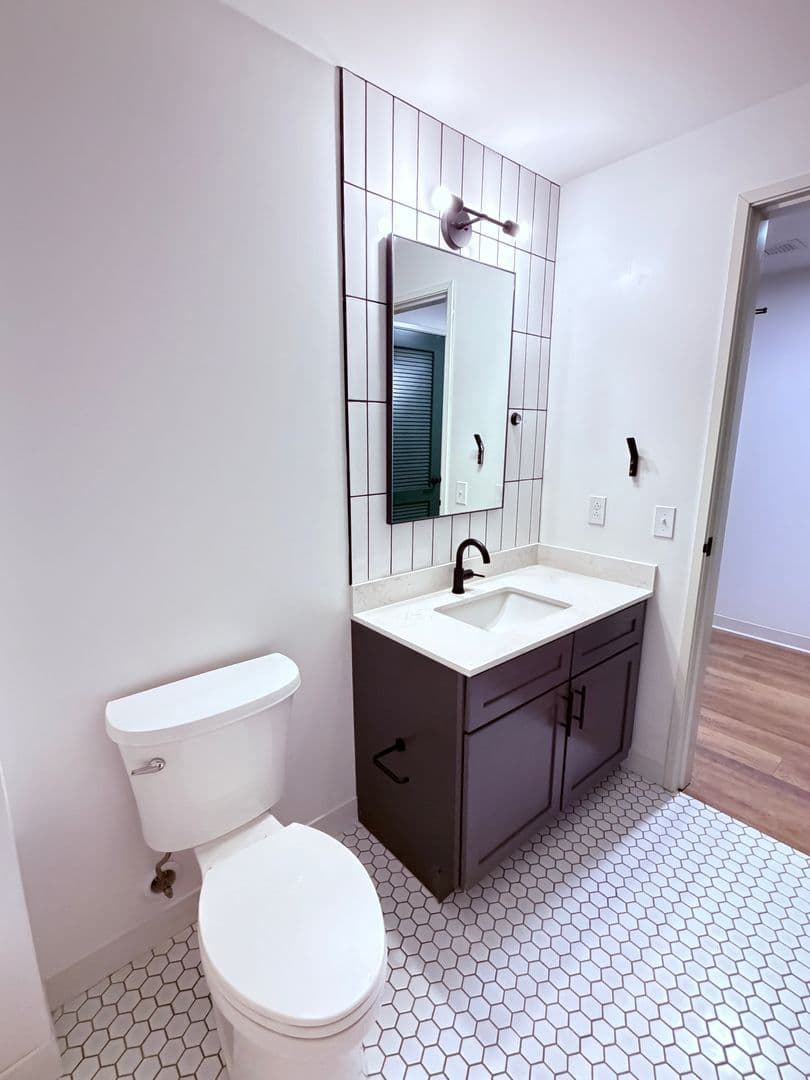 Pittsburgh Apartment: 1709-1715 5th Ave