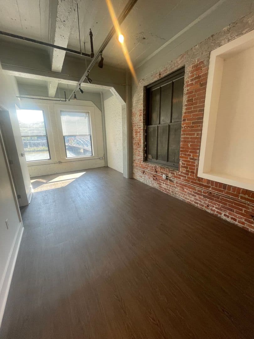 Pittsburgh Apartment: 436 First Ave