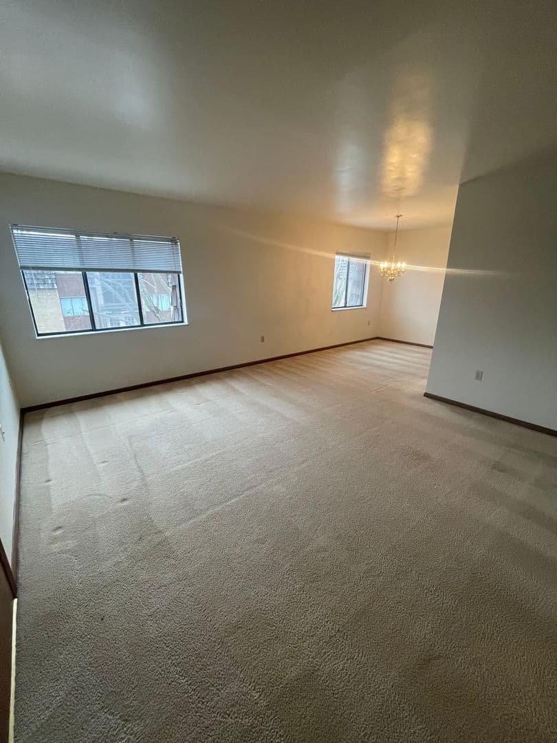 Carnegie Apartment: 815 Charles Street