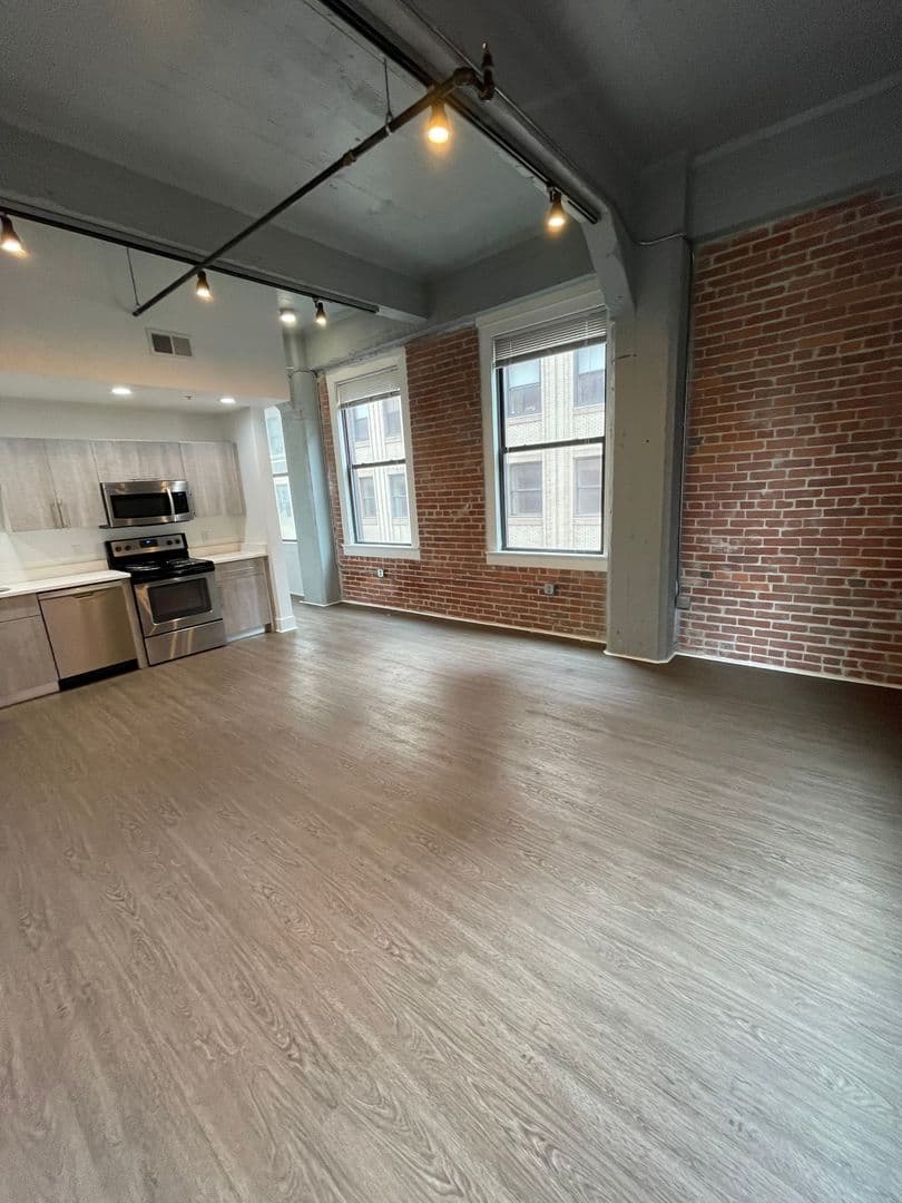 Pittsburgh Apartment: 436 First Ave