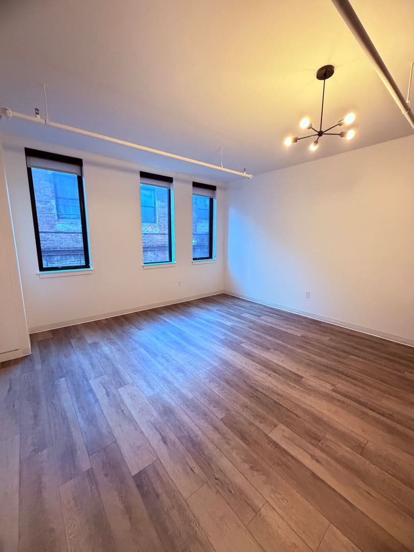 Pittsburgh Apartment: 1709-1715 5th Ave