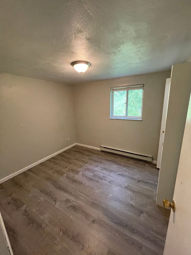 Cheswick Apartment: 1-12 Locust Hill Dr