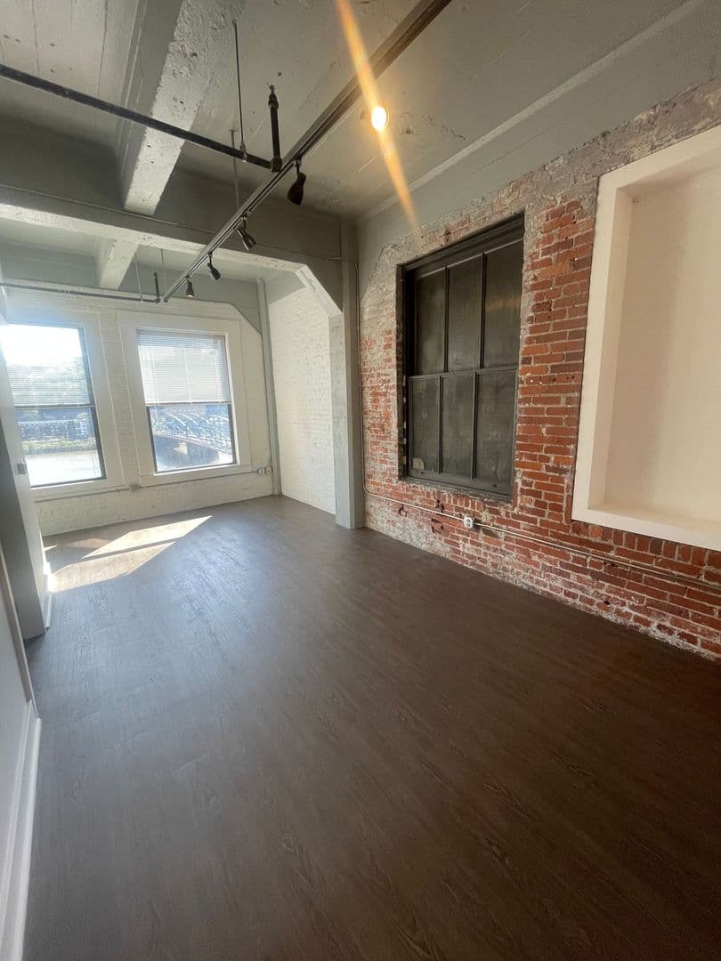 Pittsburgh Apartment: 436 First Ave