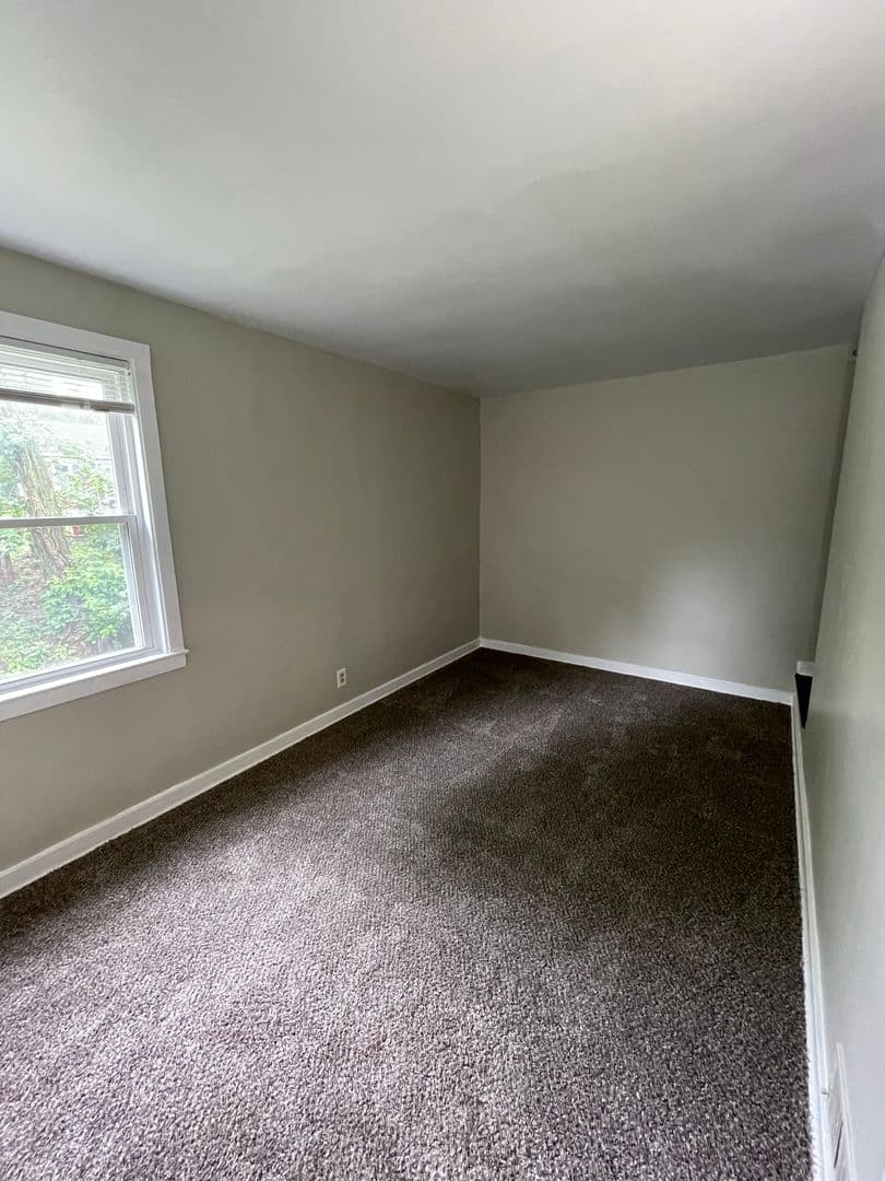 Coraopolis Apartment: 422-426 Cedar Drive