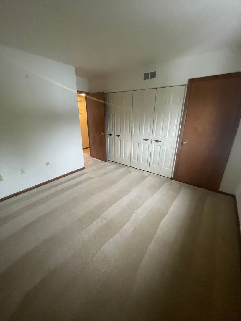Carnegie Apartment: 815 Charles Street