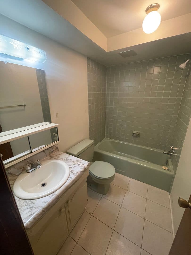 Carnegie Apartment: 815 Charles Street