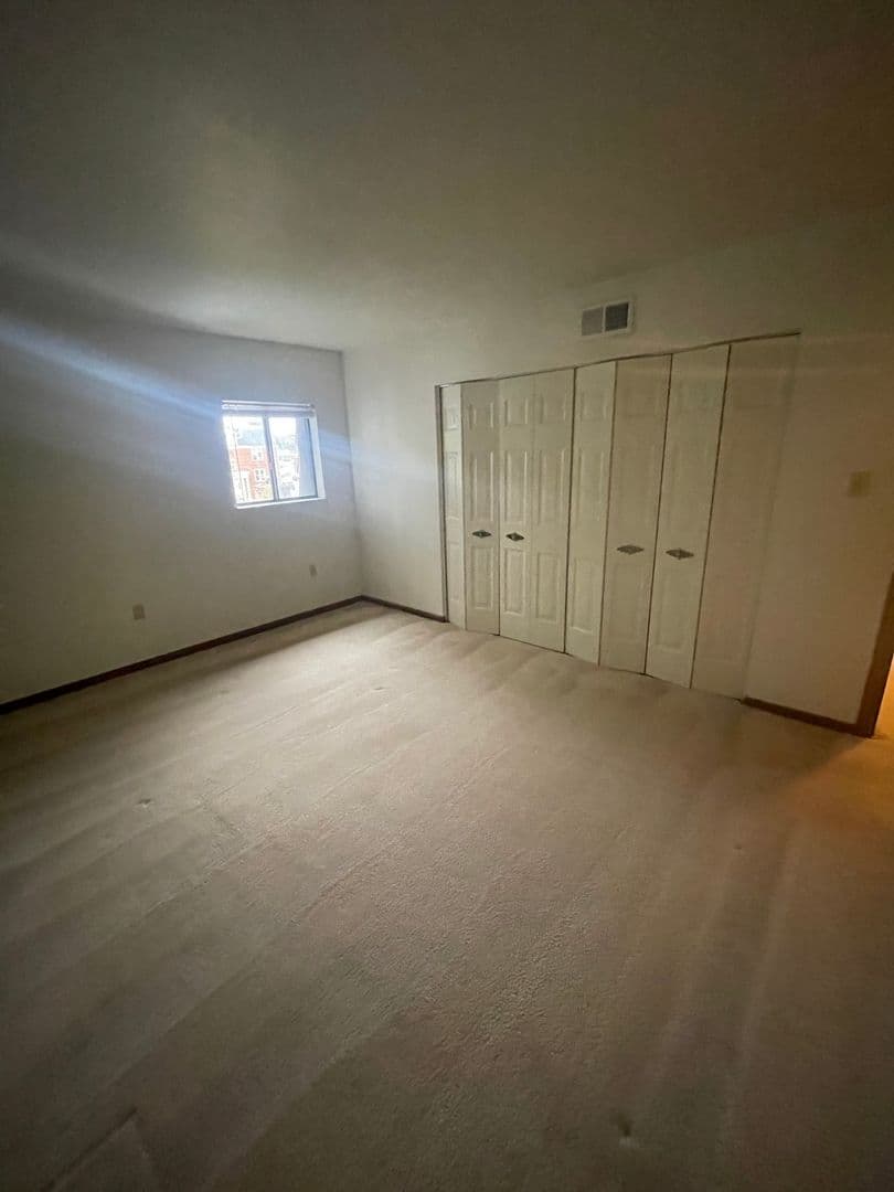 Carnegie Apartment: 815 Charles Street