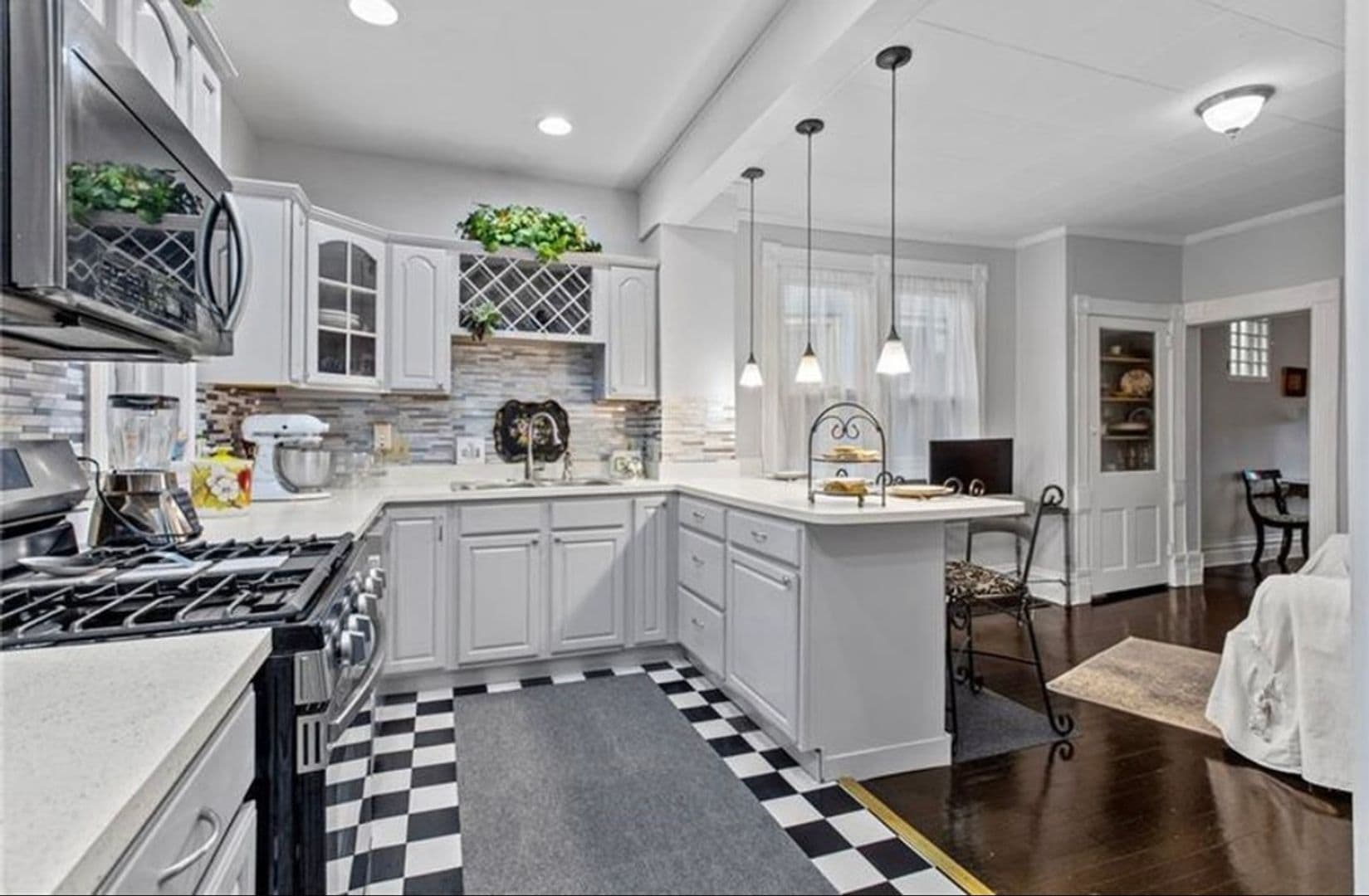 Pittsburgh House: 204 Superior Ave