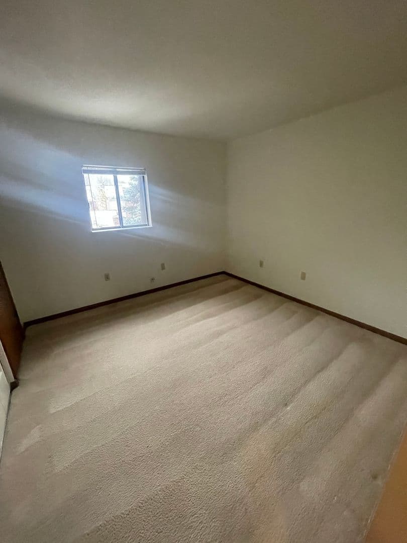 Carnegie Apartment: 815 Charles Street