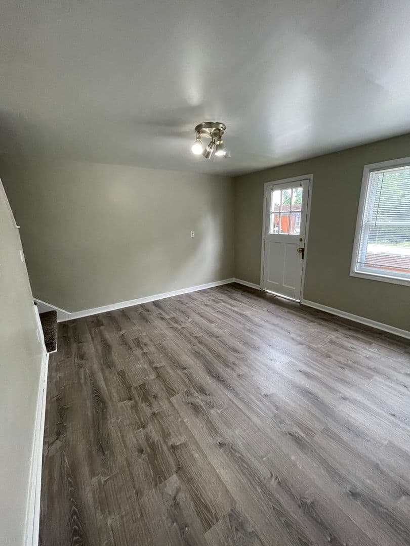 Coraopolis Apartment: 133 -139 Delaware Drive