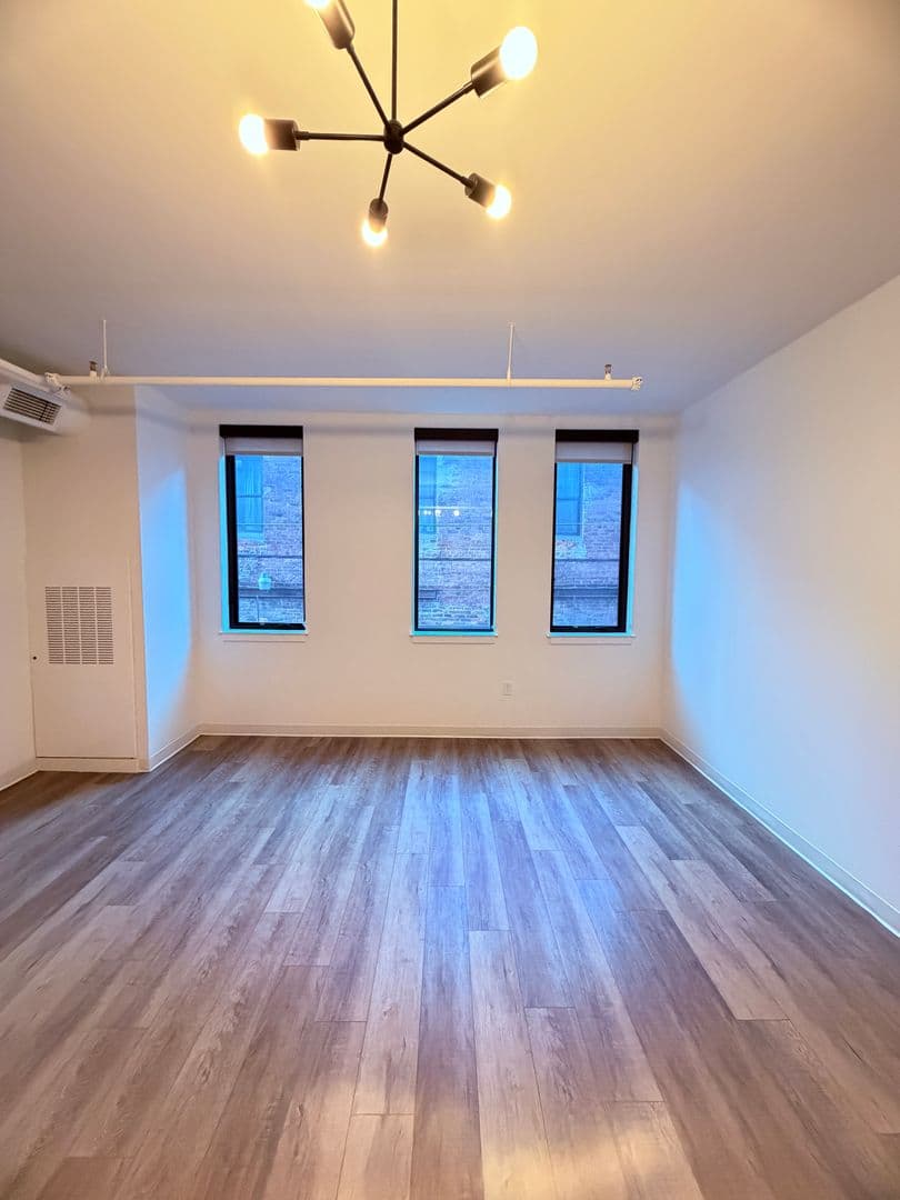Pittsburgh Apartment: 1709-1715 5th Ave