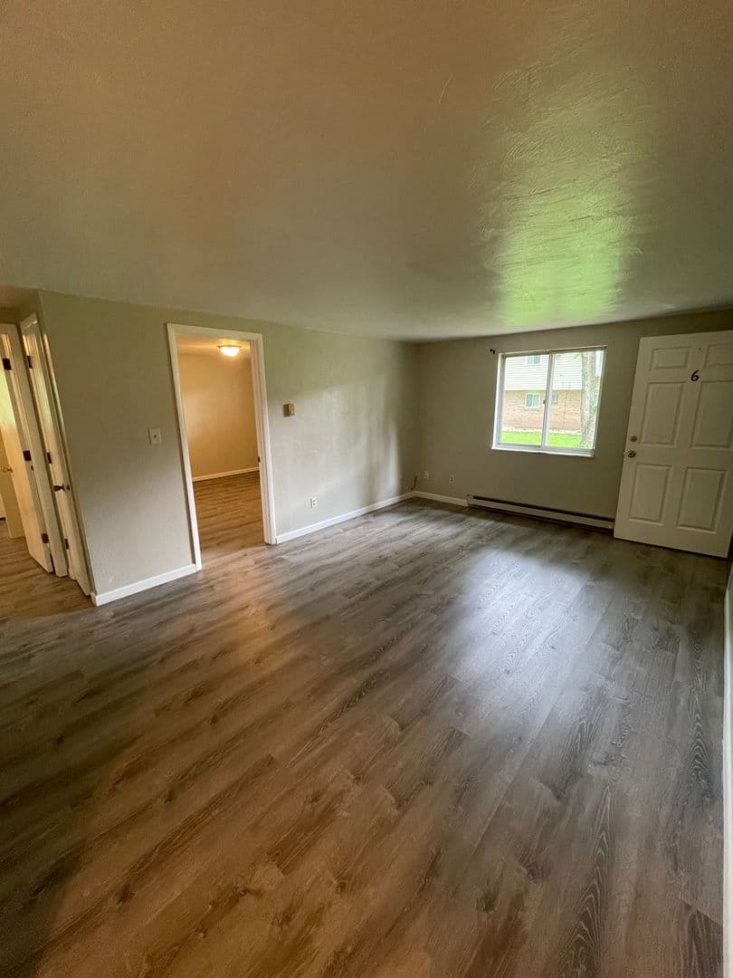 Cheswick Apartment: 1-12 Locust Hill Dr