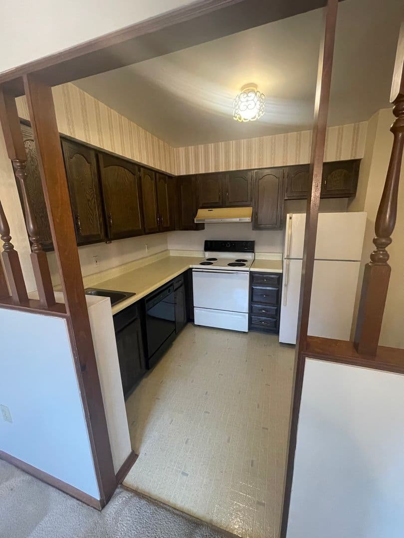 Carnegie Apartment: 815 Charles Street