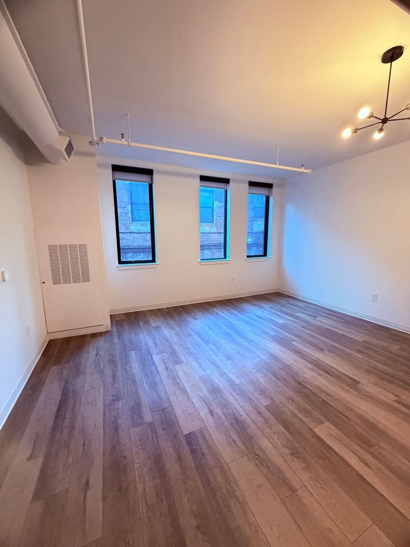 Pittsburgh Apartment: 1709-1715 5th Ave