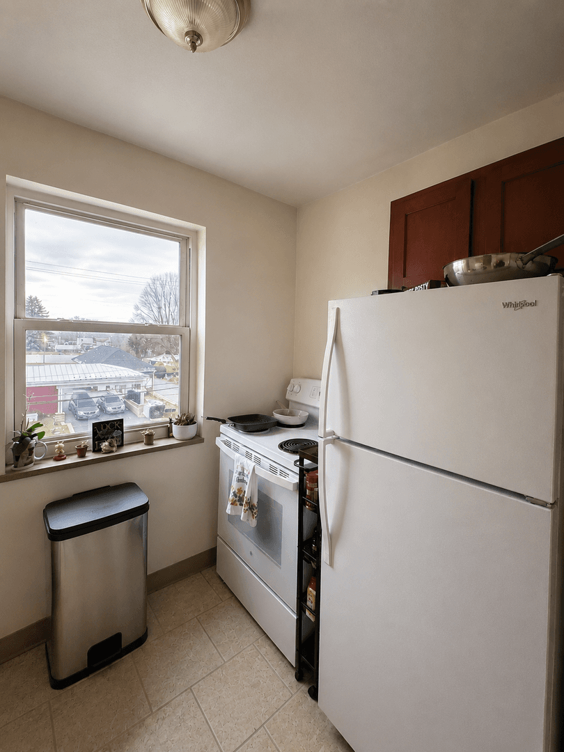 White Oak Apartment: 1101 Fawcett Ave