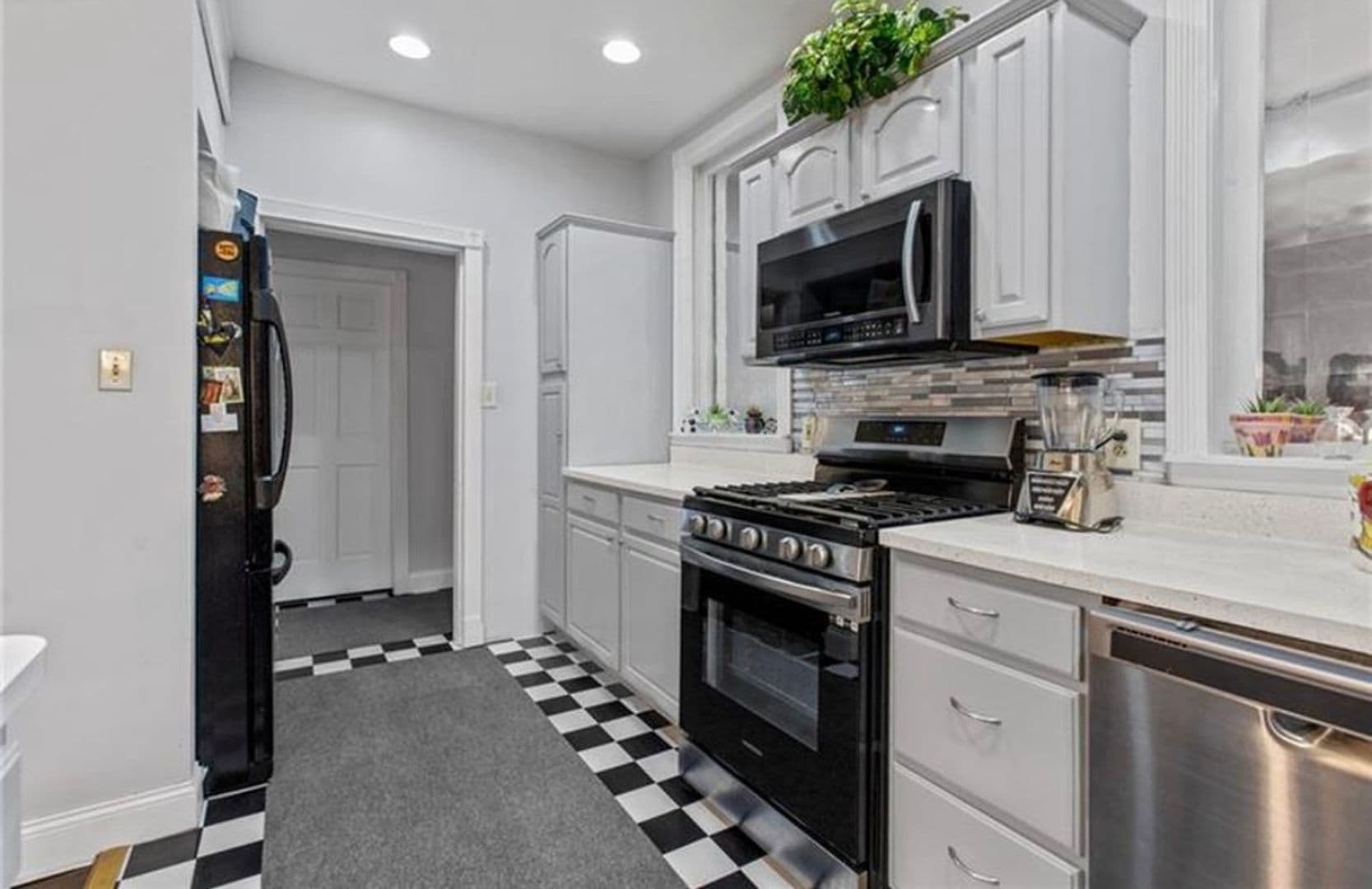 Pittsburgh House: 204 Superior Ave