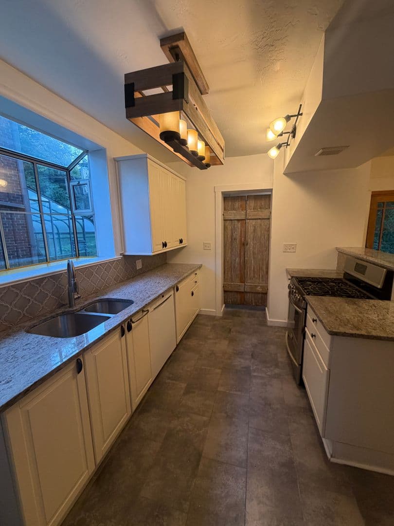 Pittsburgh House: 5248 Beelermont Place