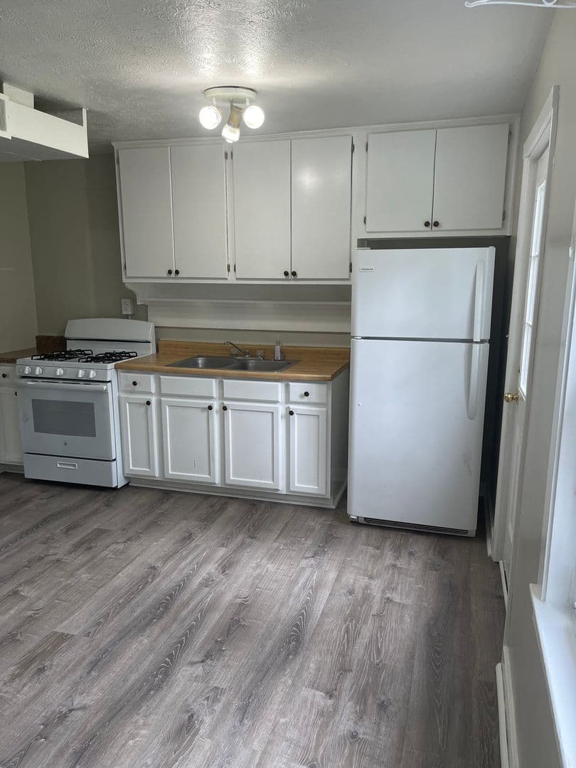 Coraopolis Apartment: 133 -139 Delaware Drive