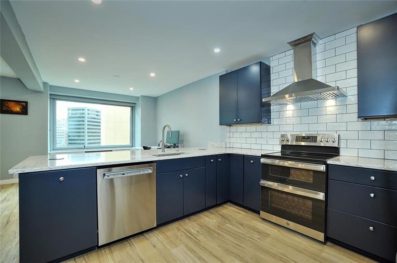 Pittsburgh Condo: 320 Fort Duquesne Blvd