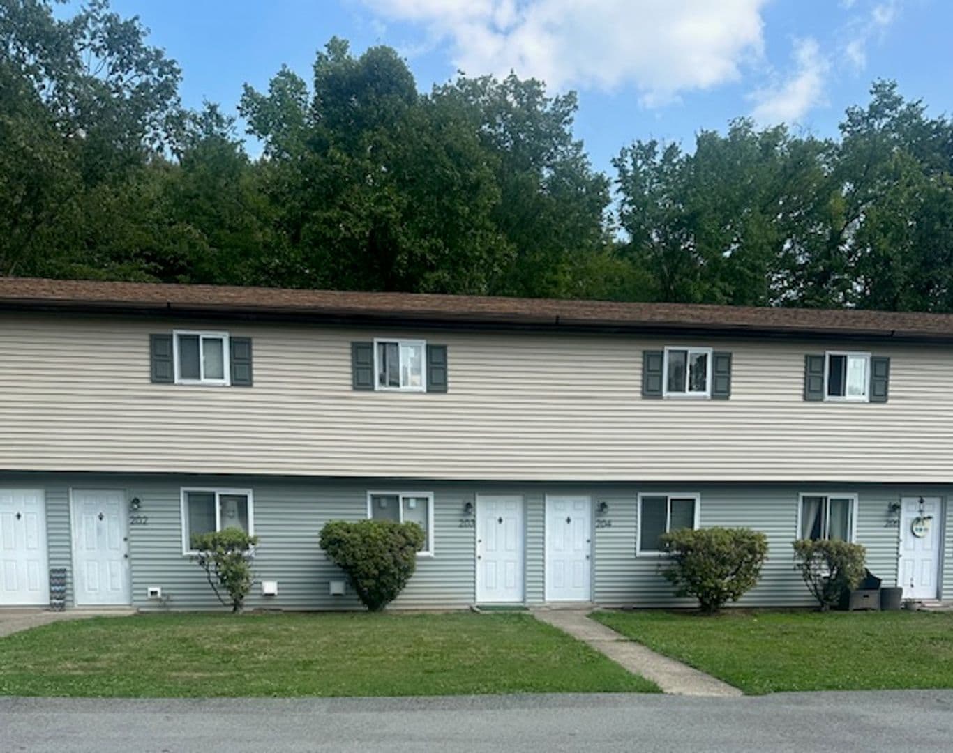Cheswick Apartment: 101-402 Locust Hill Road