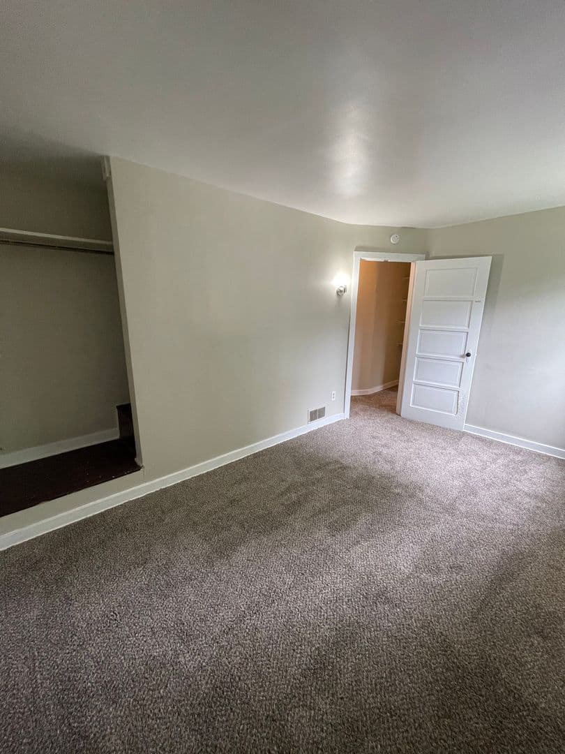 Coraopolis Apartment: 133 -139 Delaware Drive