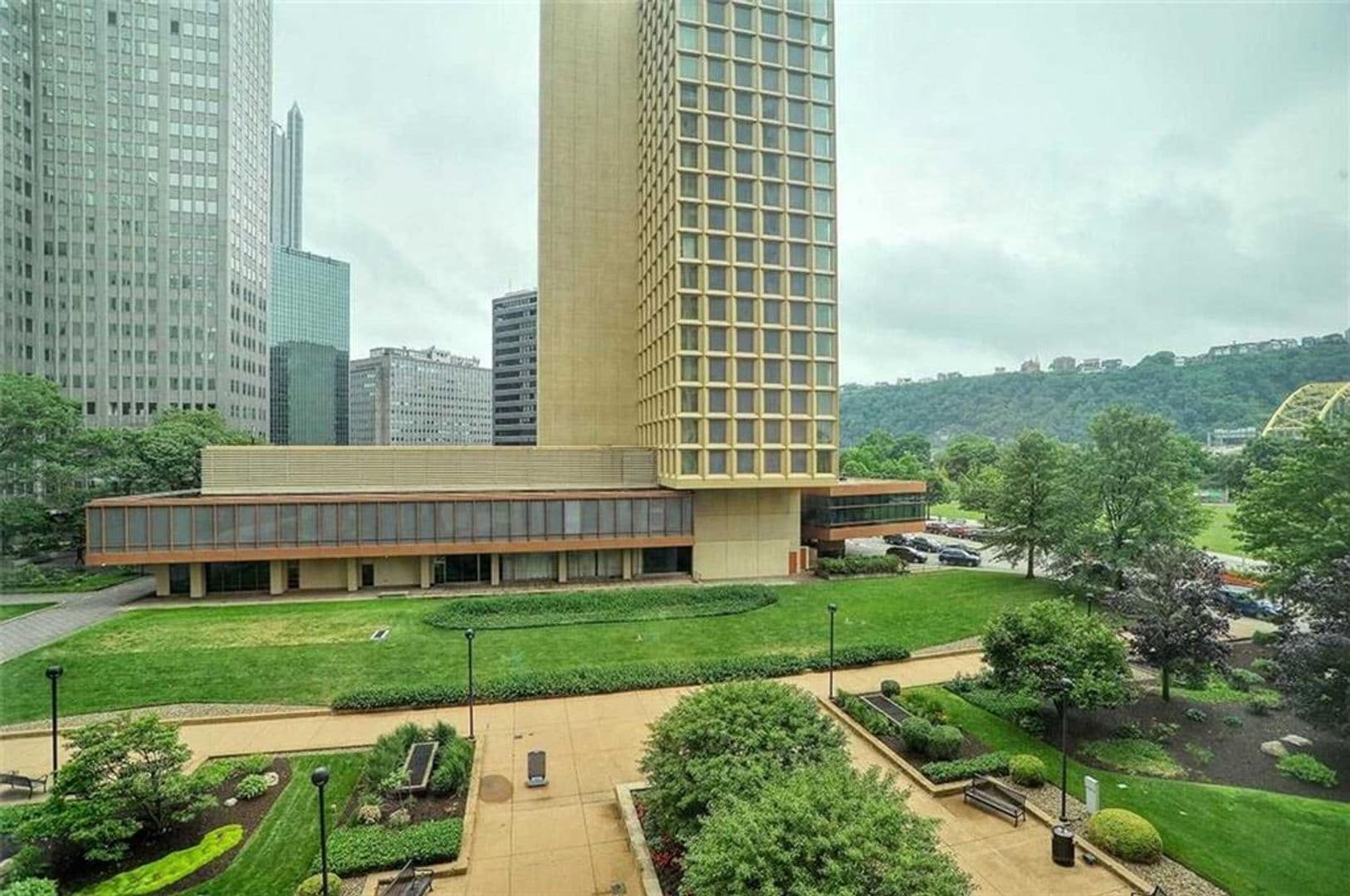 Pittsburgh Condo: 320 Fort Duquesne Blvd