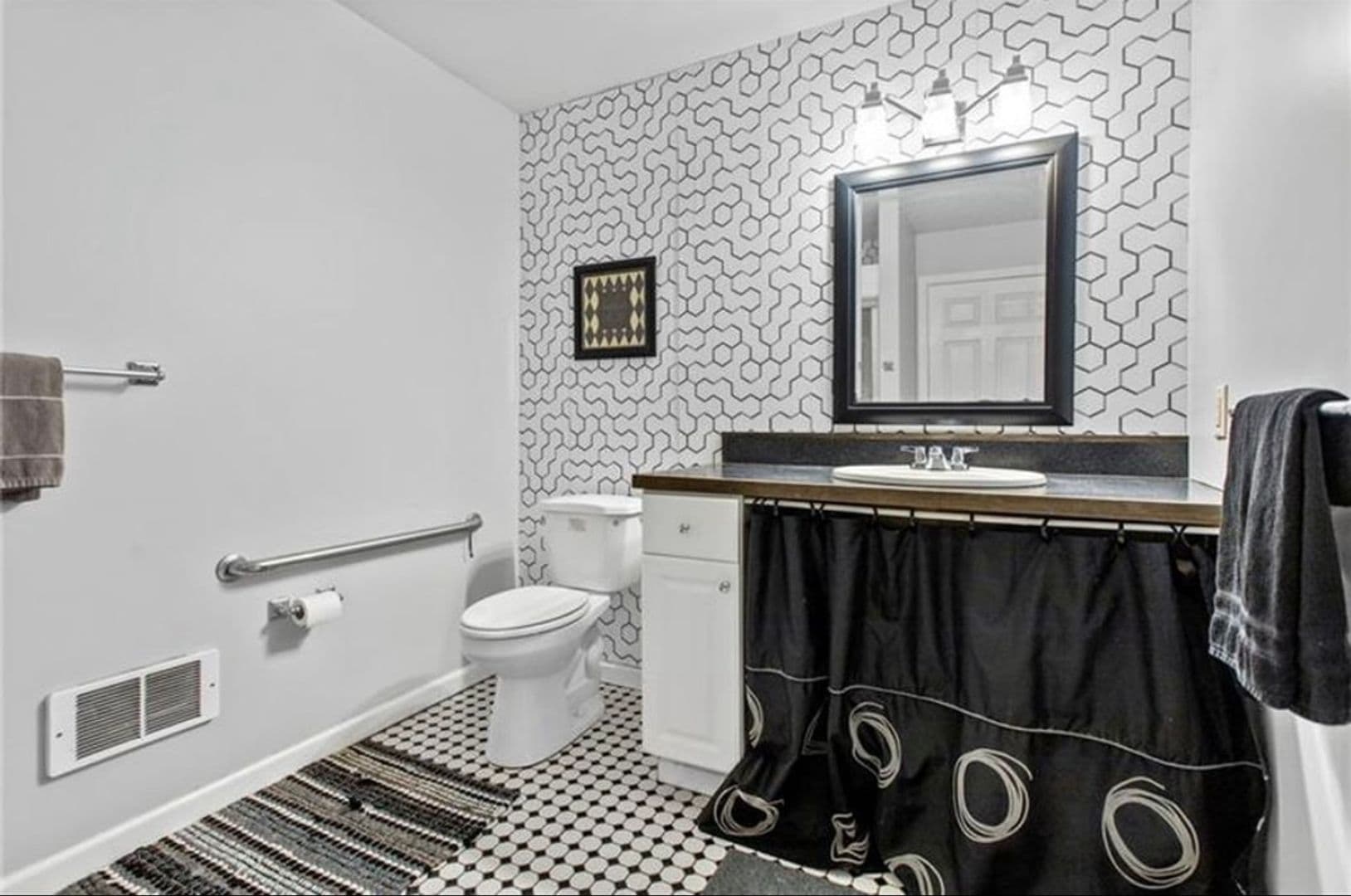 Pittsburgh House: 204 Superior Ave