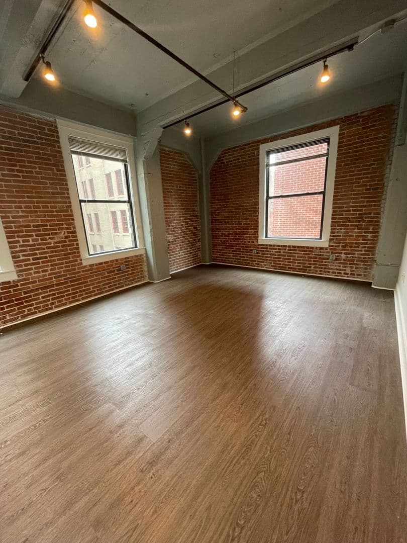 Pittsburgh Apartment: 436 First Ave