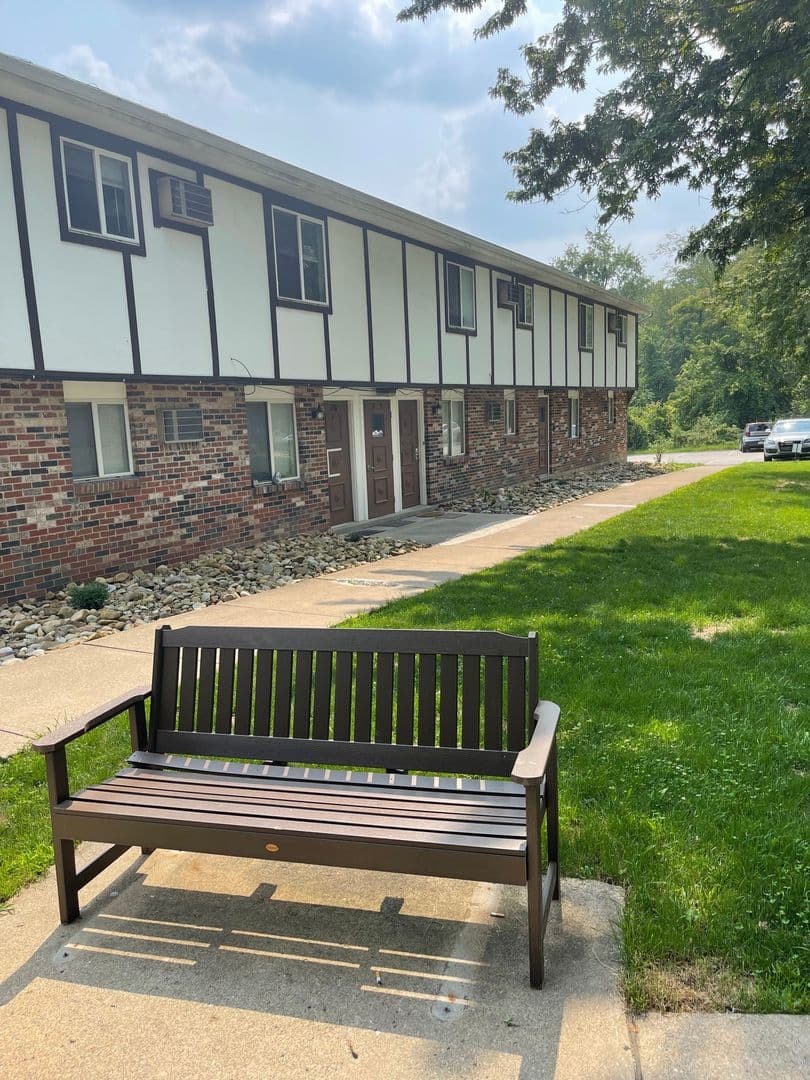 Cheswick Apartment: 1-12 Locust Hill Dr