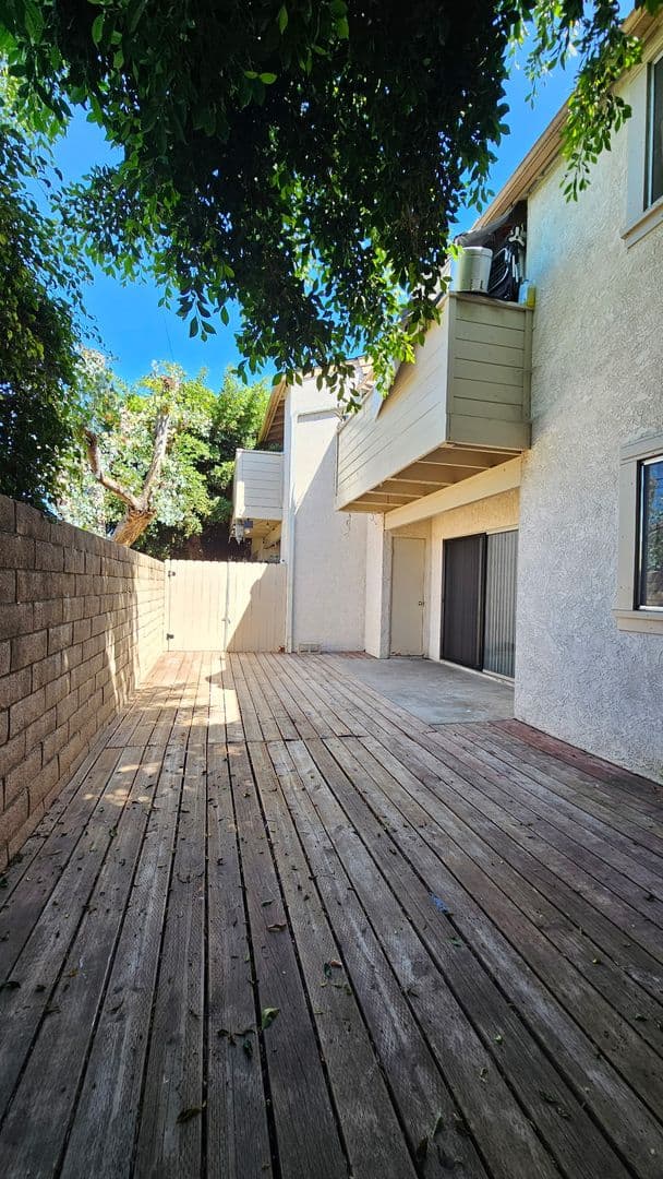 Garden Grove Apartment: 13882 Clinton Street