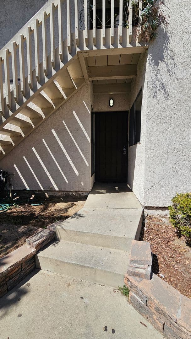 Garden Grove Apartment: 13882 Clinton Street