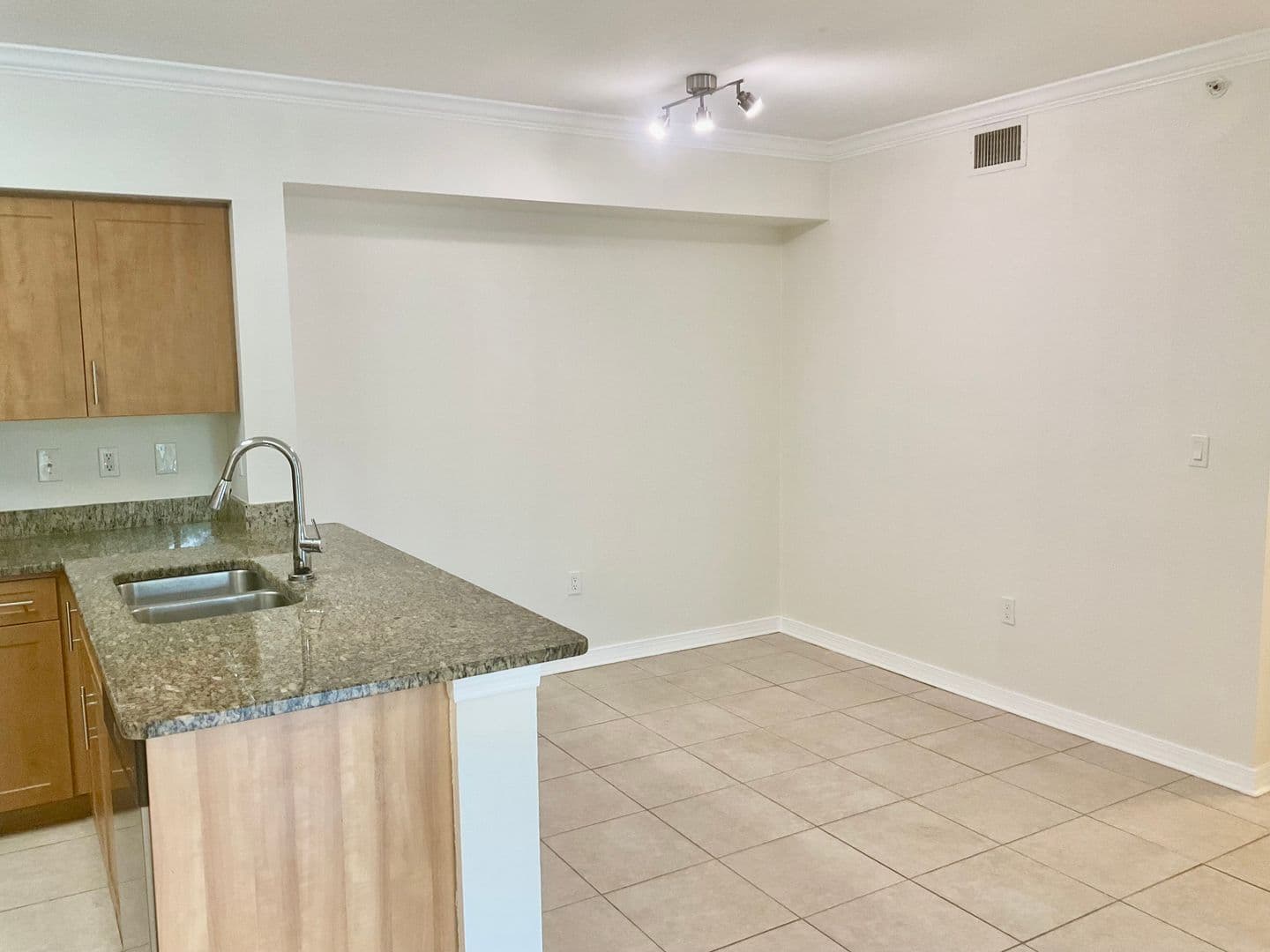 WestPalm Beach Condo: 6505 Emerald Dunes Dr #204