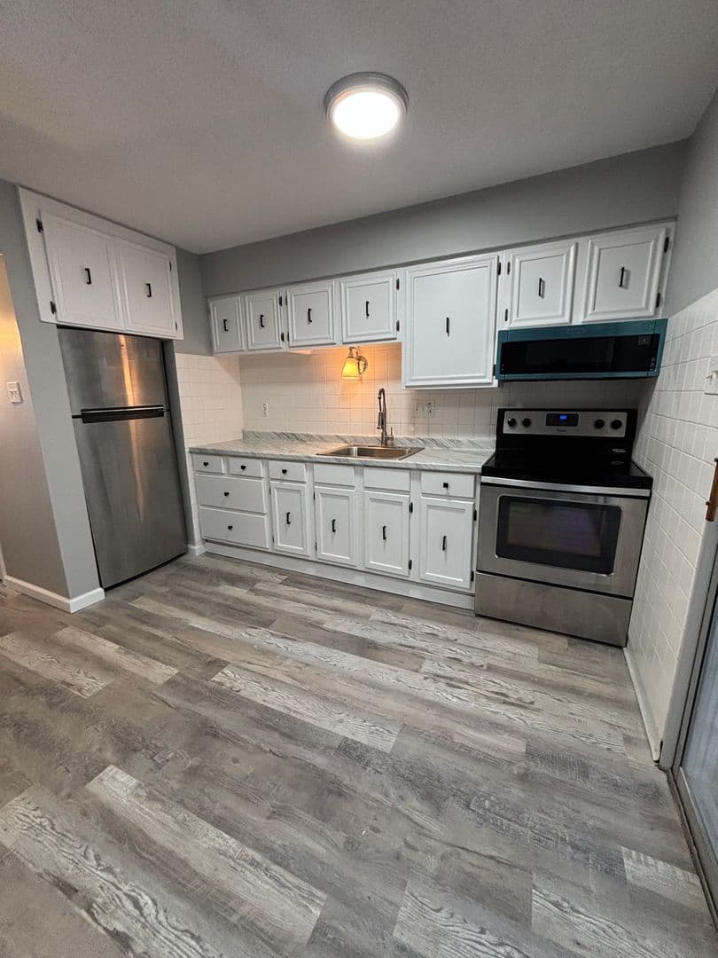 Imperial Townhome: 4701 S. Pointe Dr.
