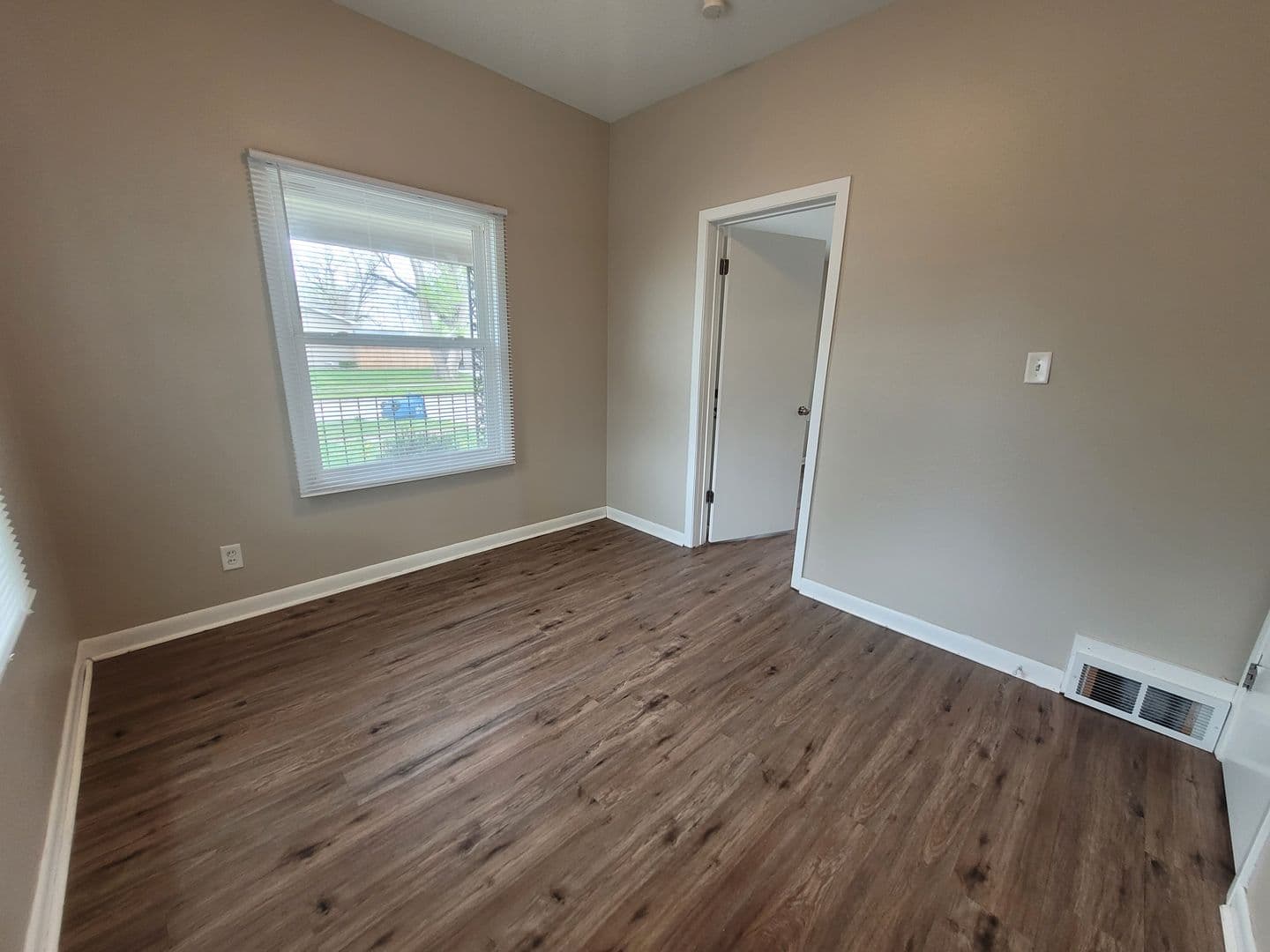 Des Moines House: 2201 Maple Street