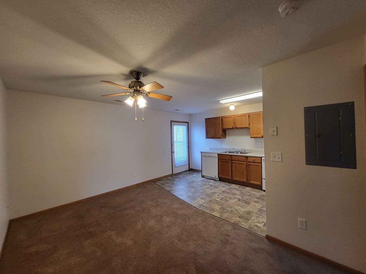 Bondurant Apartment: 906 Washington Avenue Southeast